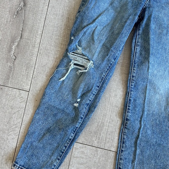 Distressed straight leg jeans - Picture 3 of 6